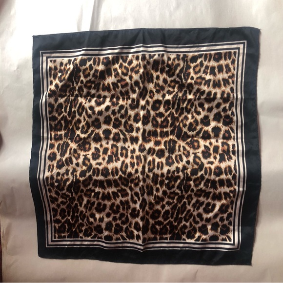 3 for $20❤️Silky animal print leopard scarf - Picture 2 of 3